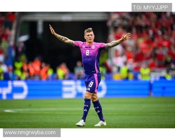 皇马锋线空缺引关注，克罗斯或将担纲中锋