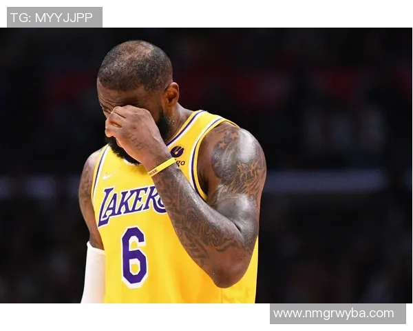 詹姆斯因伤缺阵，湖人客场不敌勇士，遭遇四连败